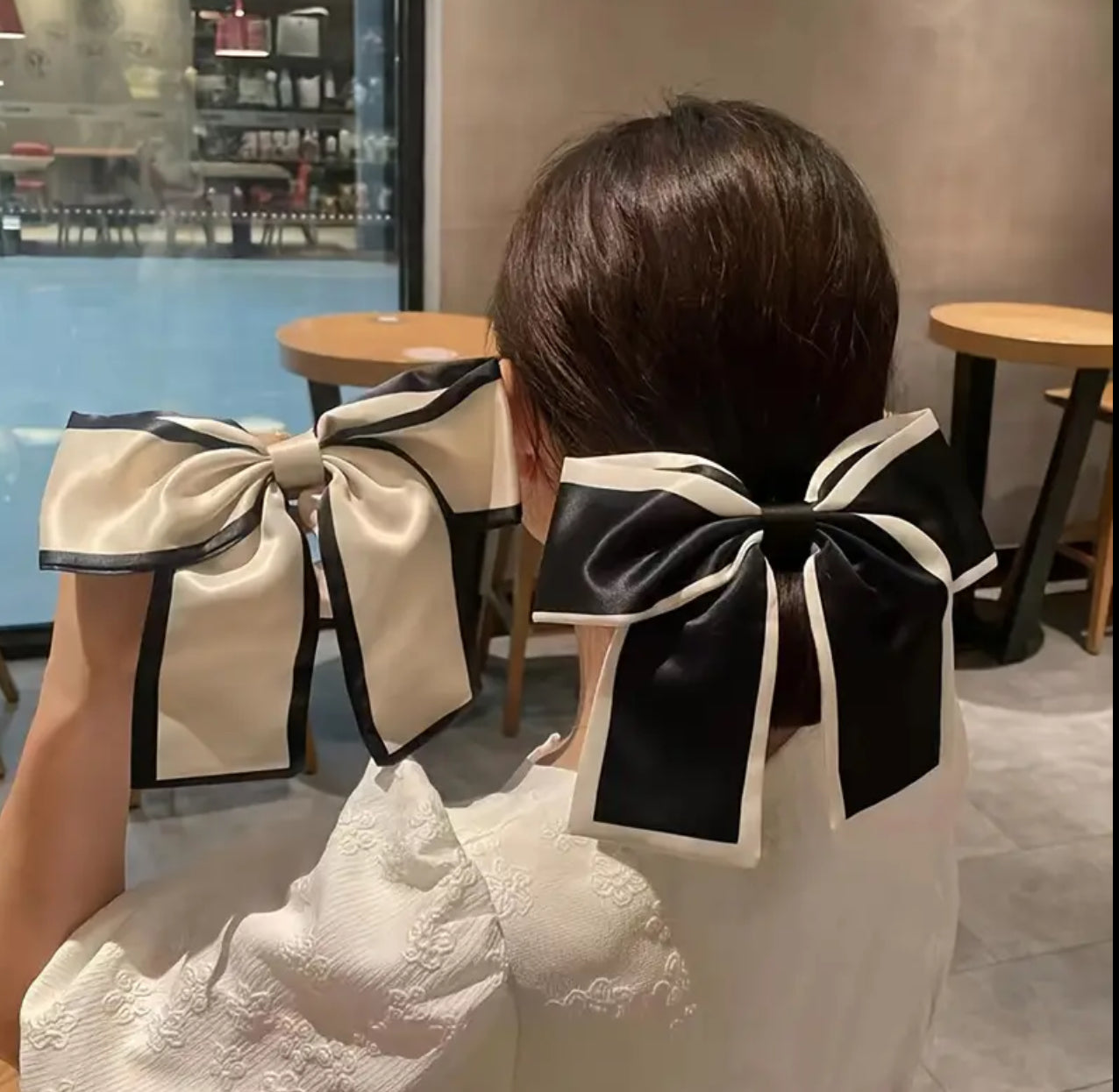 Fluffy bow 🖤 Scrunchies🎀