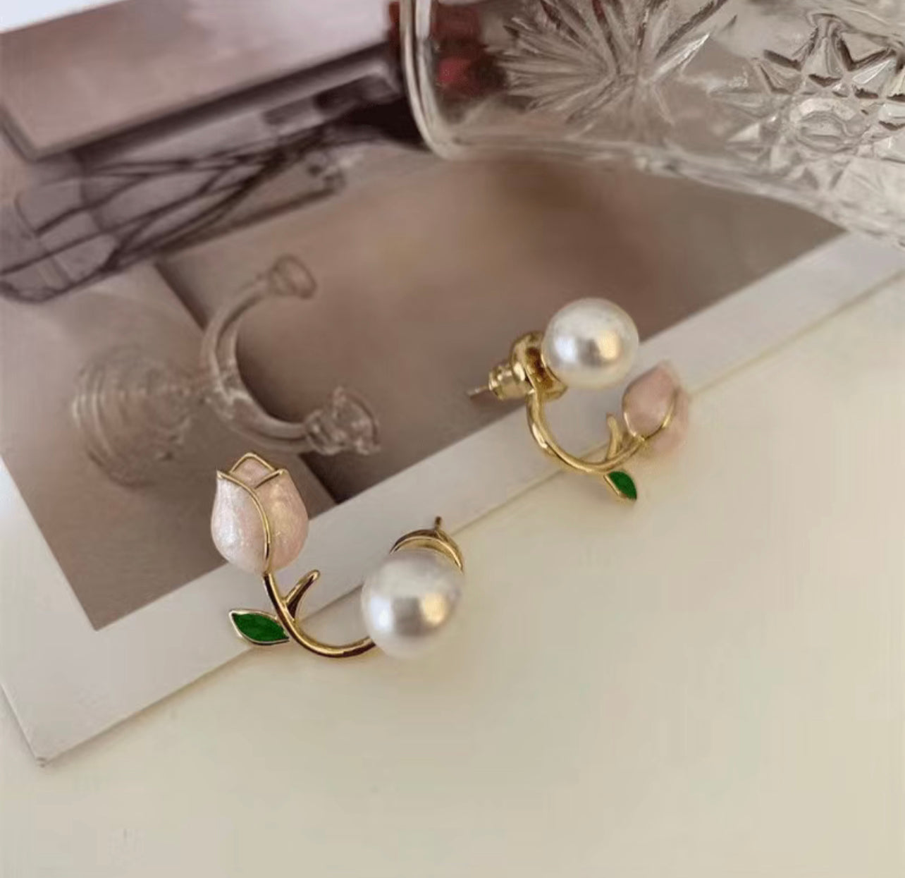 Tulip 🌷 Pearl Earrings