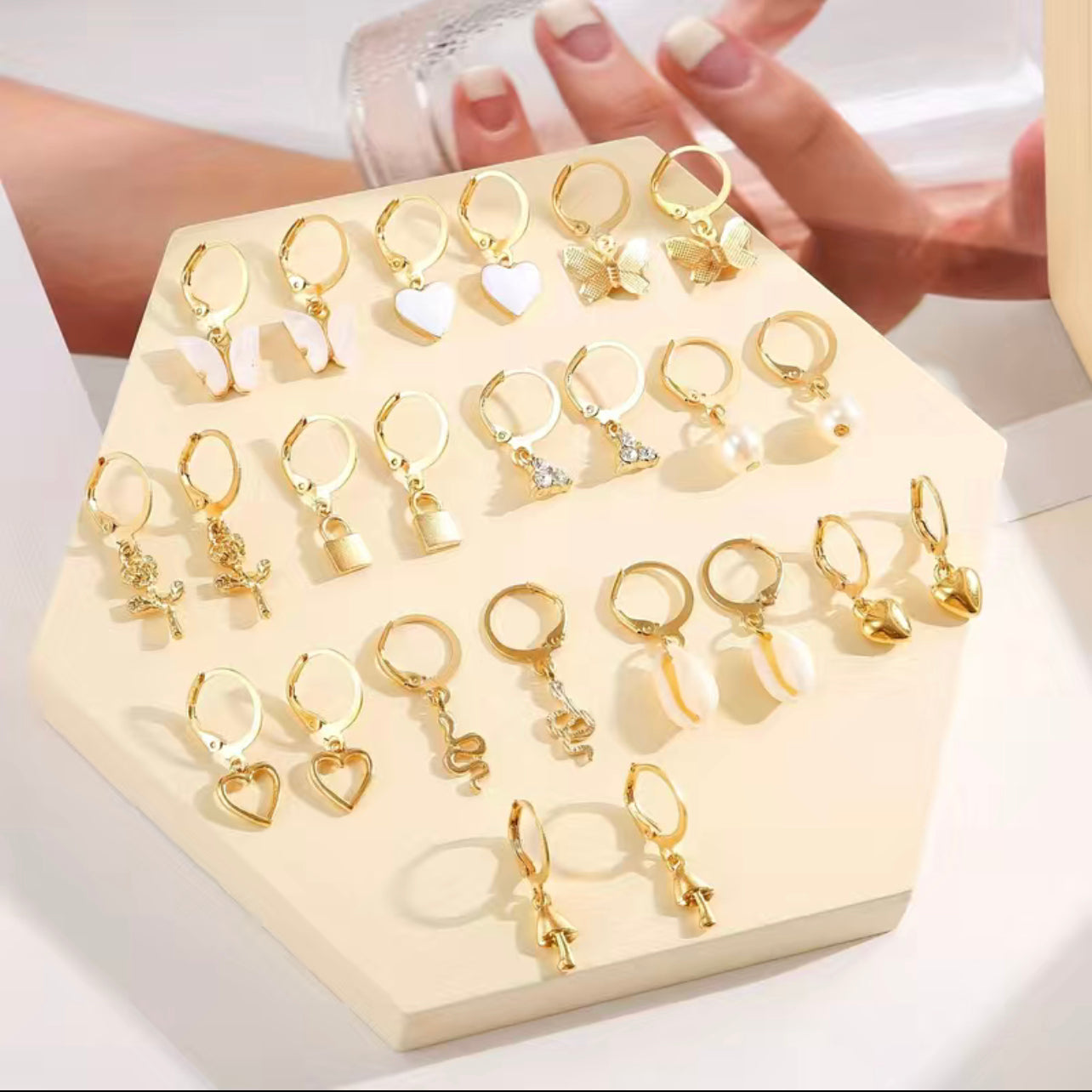 Classy Gold (mini) Earrings 💛🌞