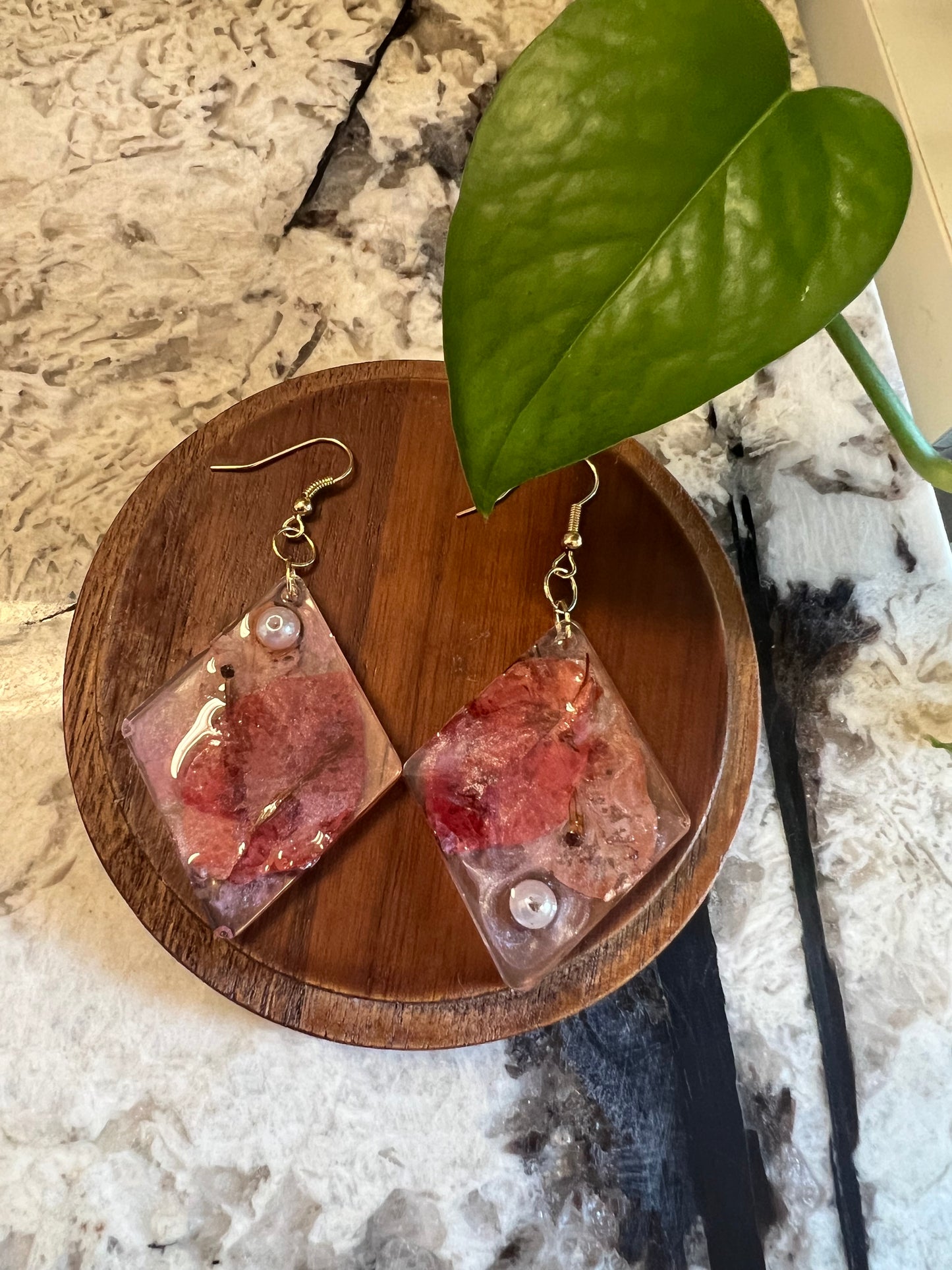Triangular Bougainvillea Earrings w pearls🩷