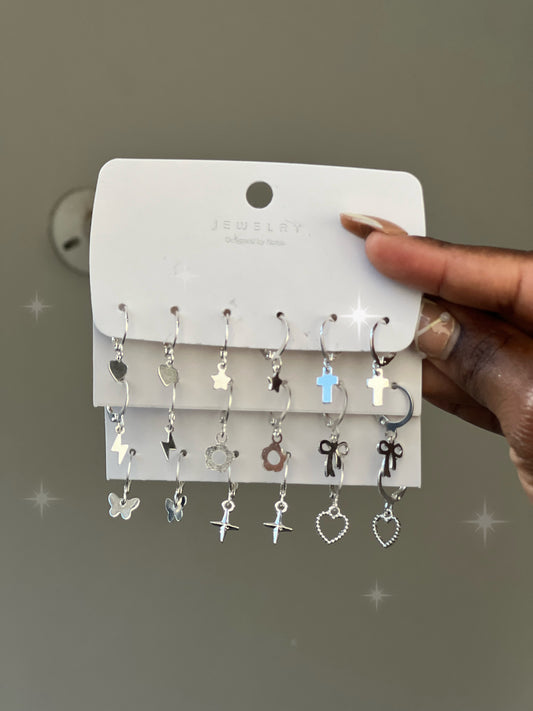 Dainty Silver Earrings🩶