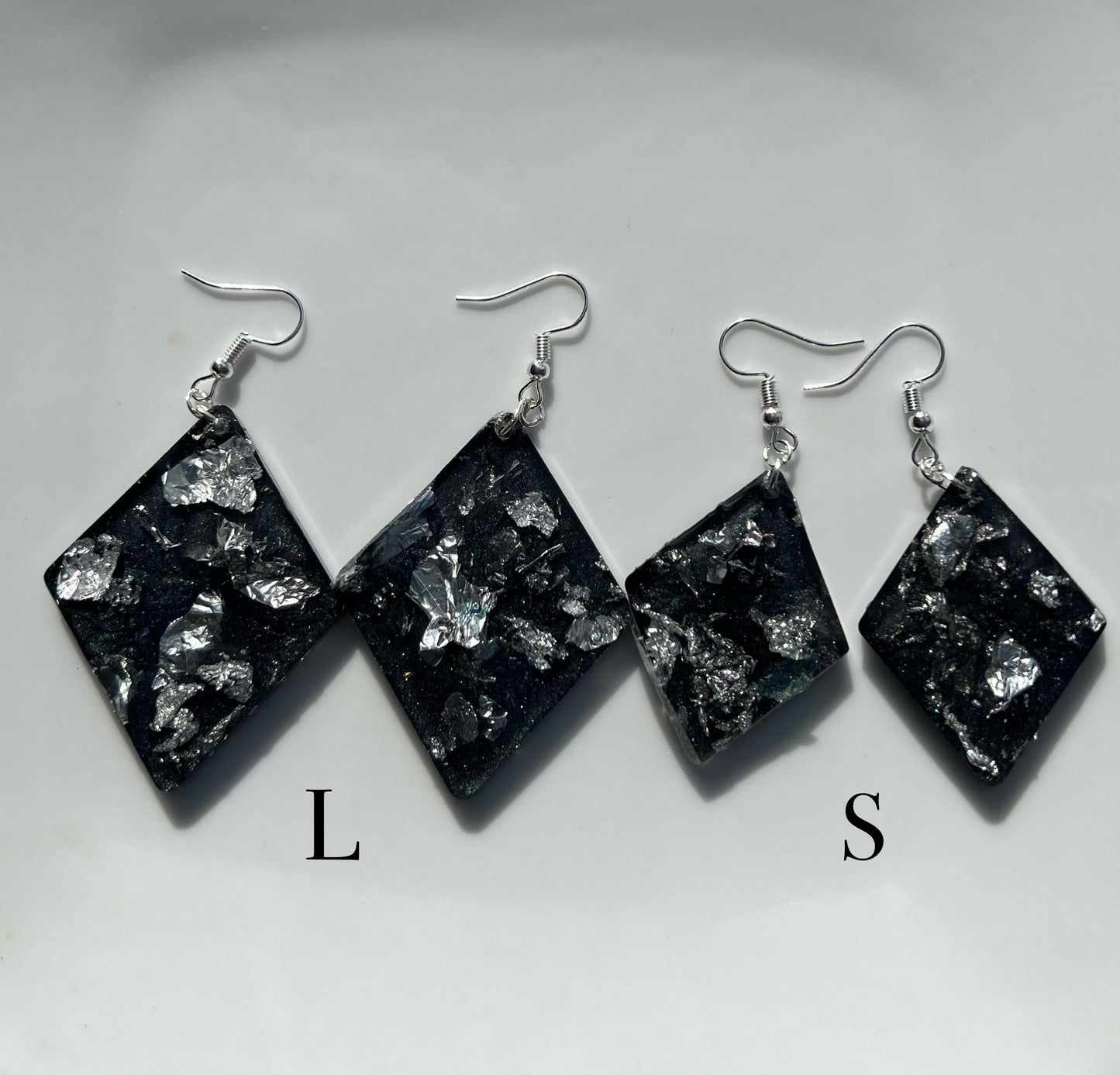 Gold/Silver Flakes Earrings✨🩶
