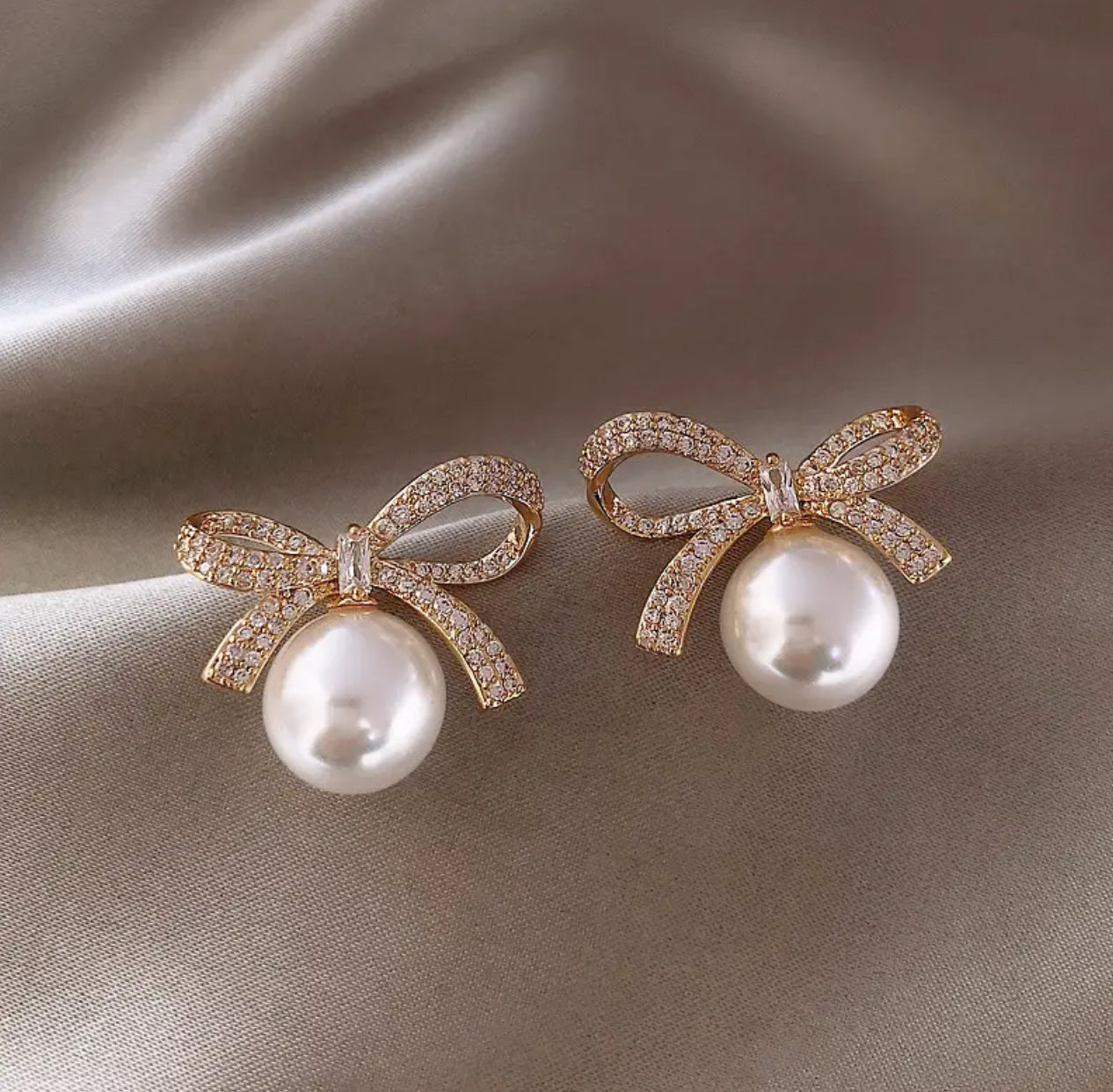 Classy Bow & Pearl Earrings 🦢🎀