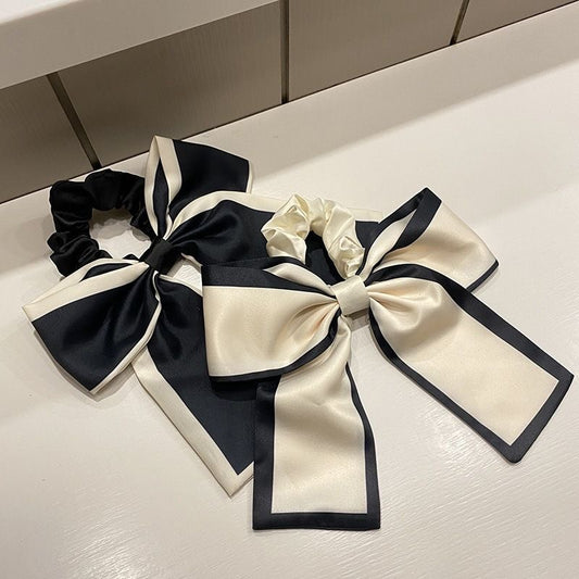 Fluffy bow 🖤 Scrunchies🎀