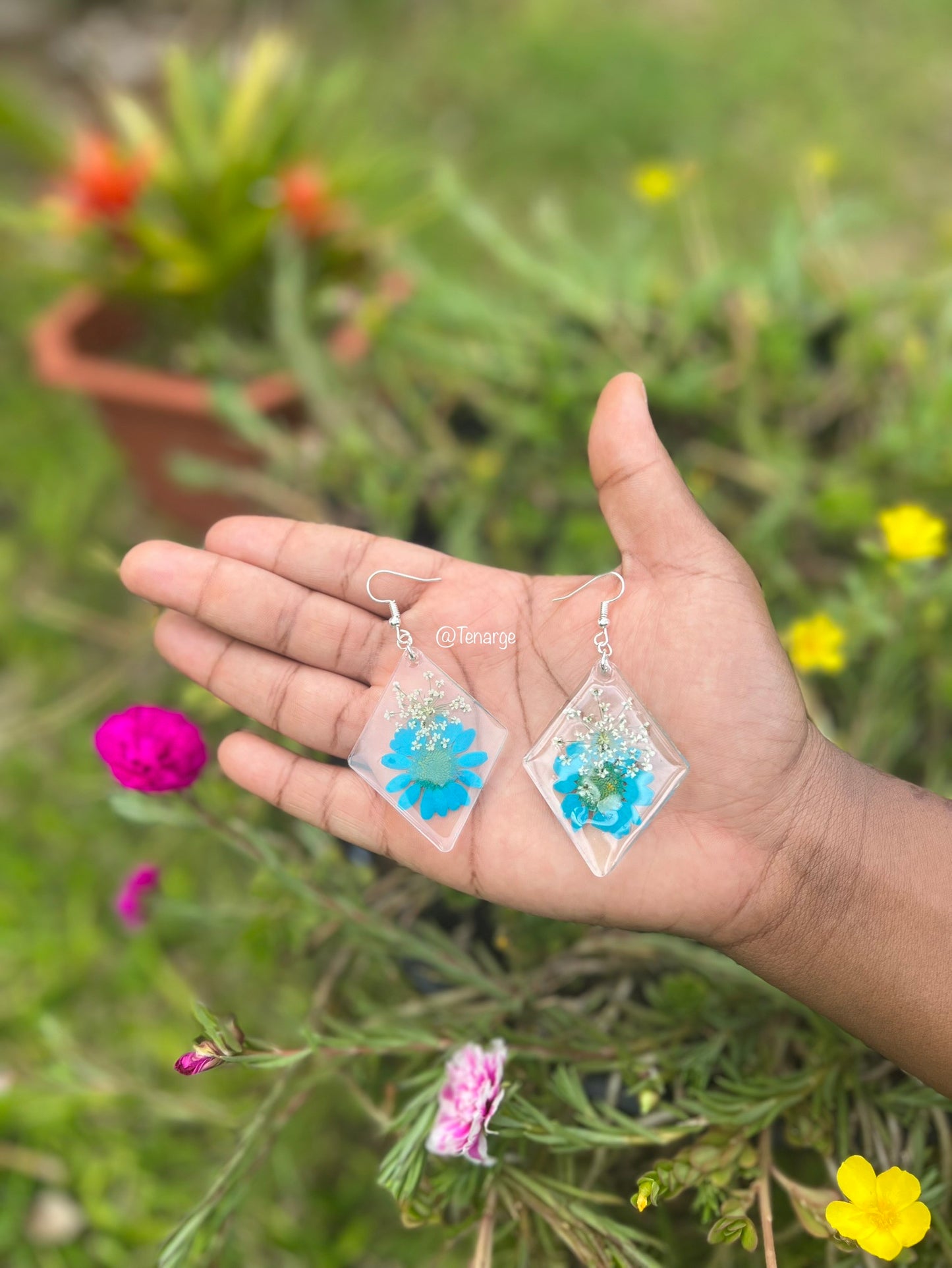 VIBRANT Blue Daisy Earrings 🩵