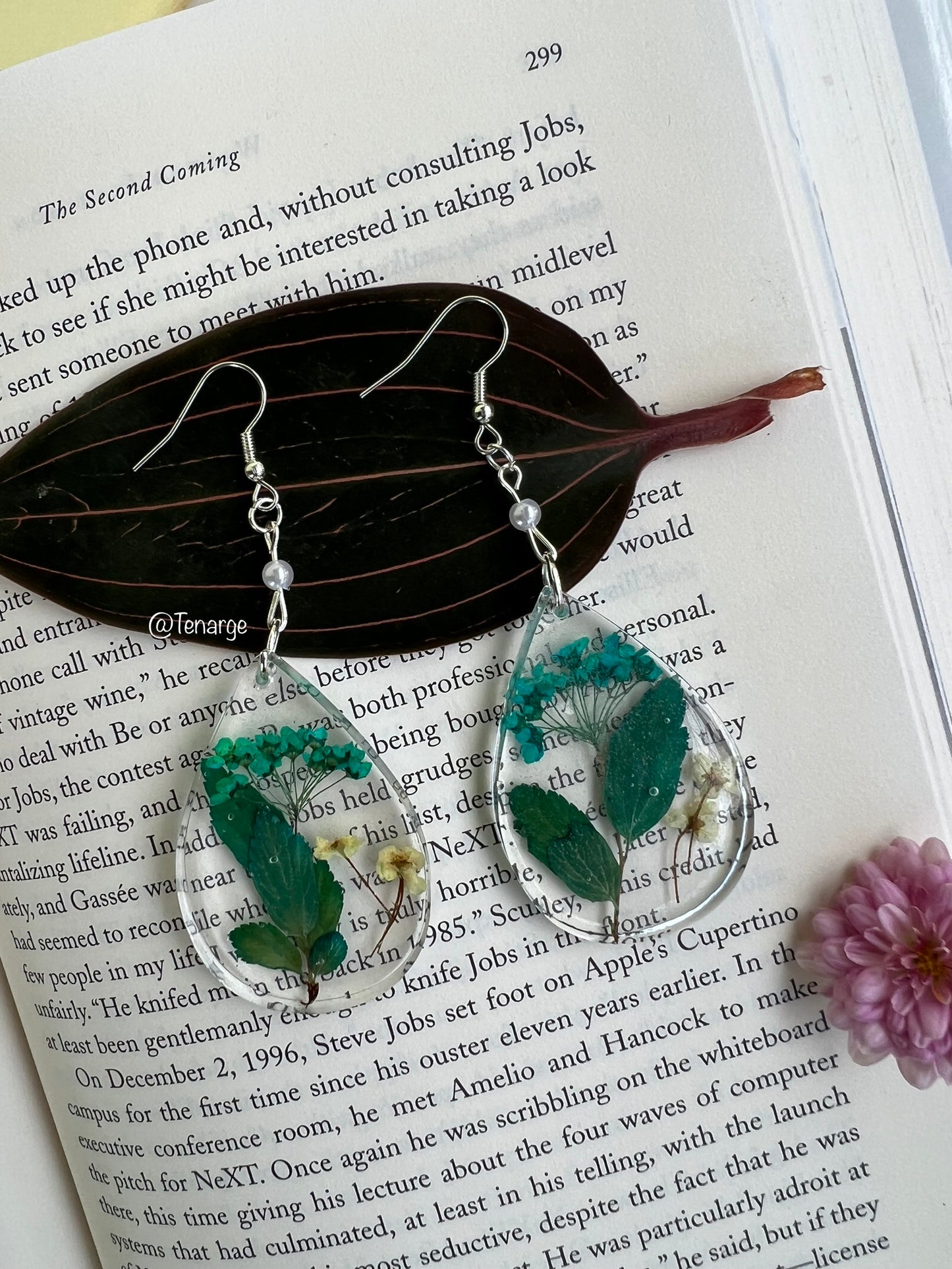 Baby Green Plant Earrings w pearls🦪