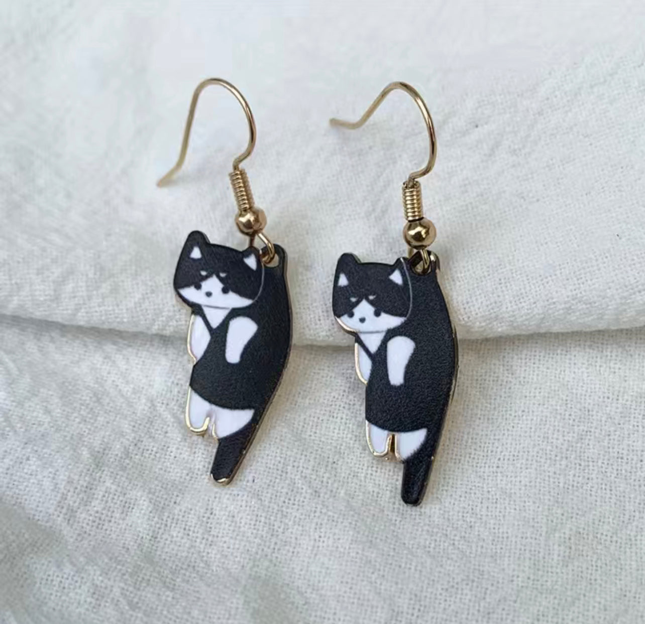 Dangling Cat Earrings 🐈🐈‍⬛🐾