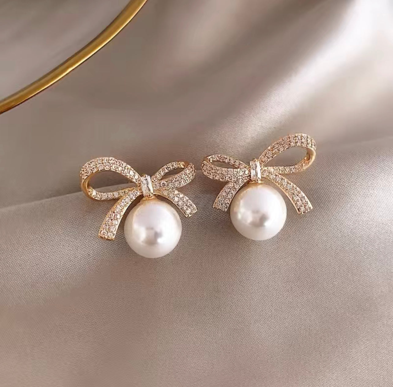 Classy Bow & Pearl Earrings 🦢🎀