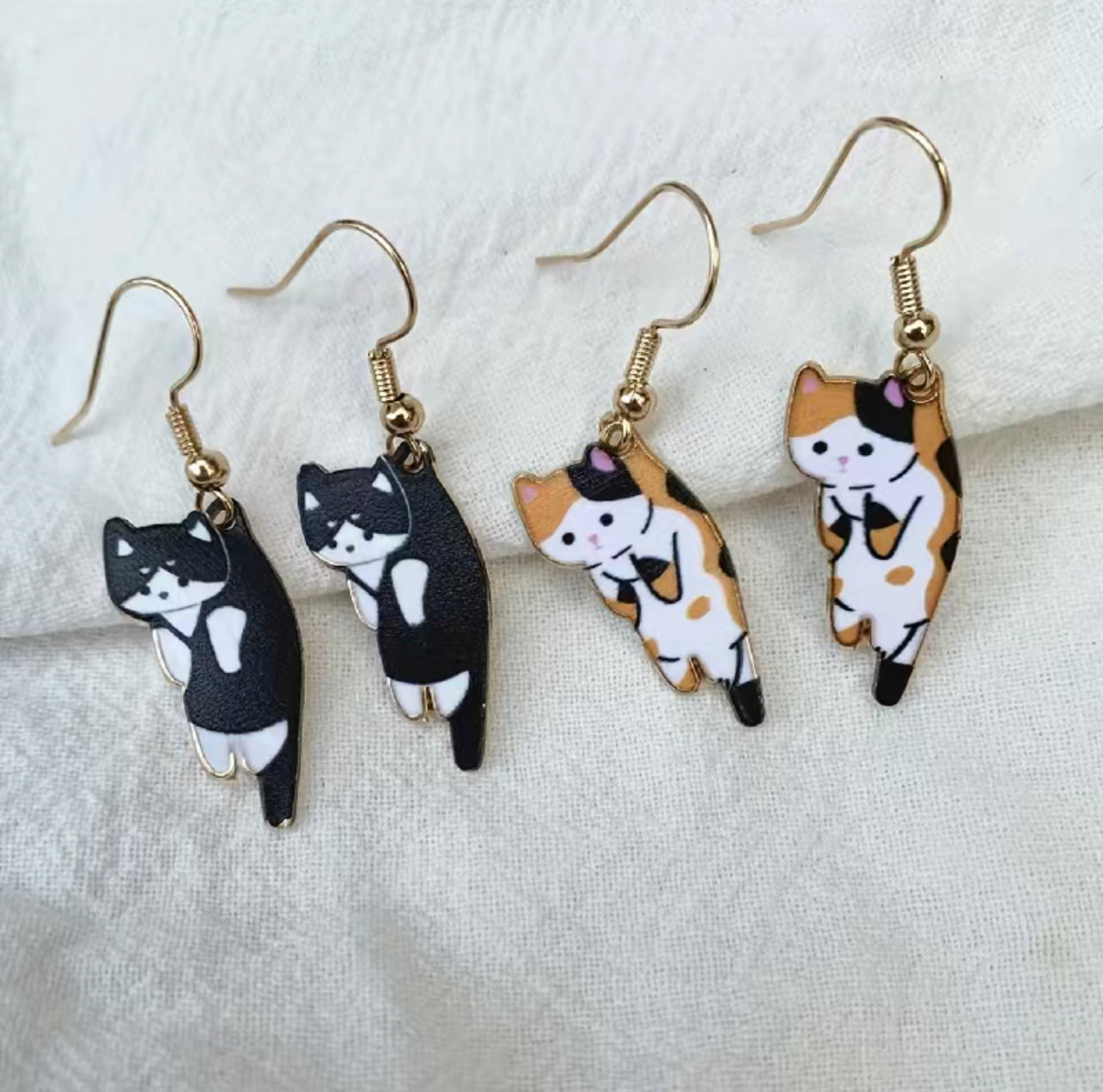 Dangling Cat Earrings 🐈🐈‍⬛🐾